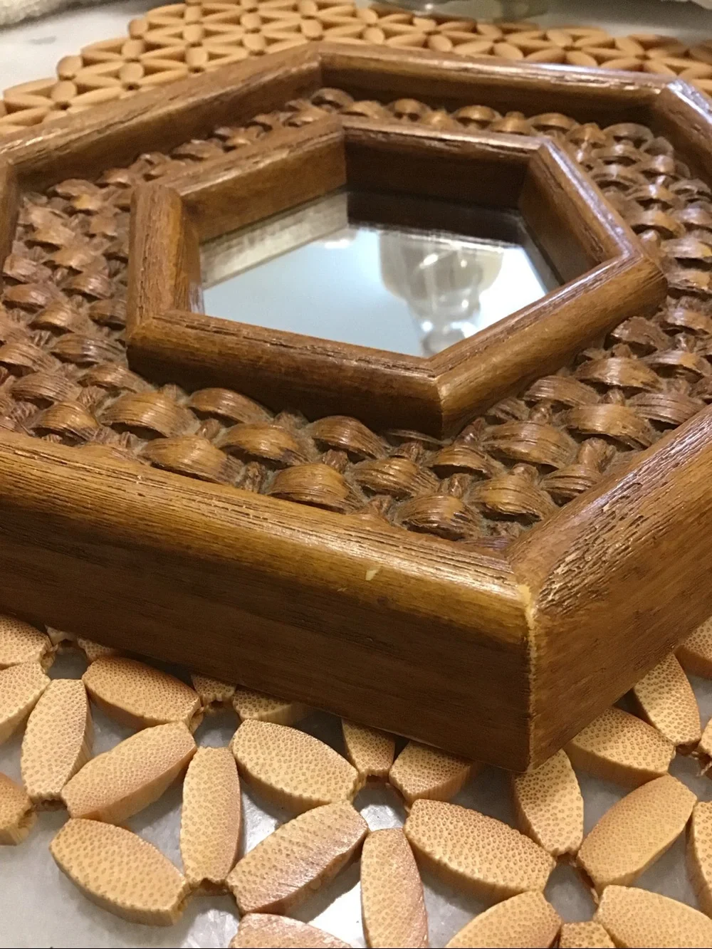 Vintage Hexagonal Woven Wooden Frame Wall Mirror in Brown Sz Approx, 9”x8
